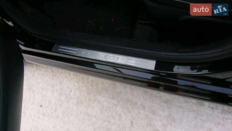 Хетчбек Peugeot 107 2012 в Івано-Франківську