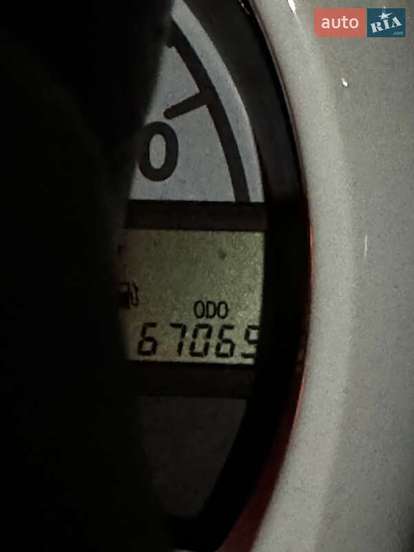 Хетчбек Peugeot 107 2011 в Києві