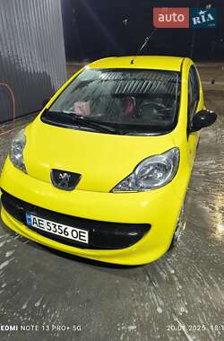 Хэтчбек Peugeot 107 2007 в Каменском