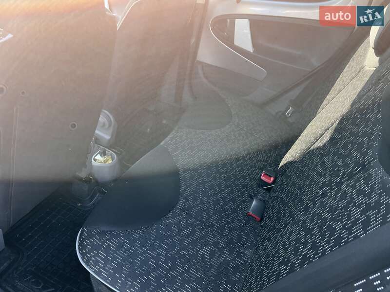 Хэтчбек Peugeot 107 2011 в Запорожье