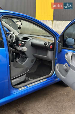 Хетчбек Peugeot 107 2011 в 