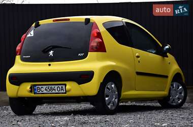 Хетчбек Peugeot 107 2011 в 