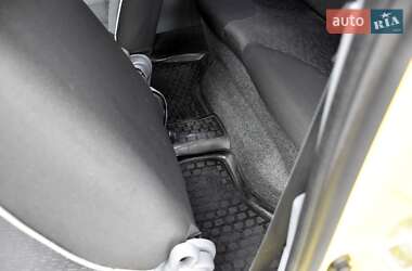 Хетчбек Peugeot 107 2011 в 