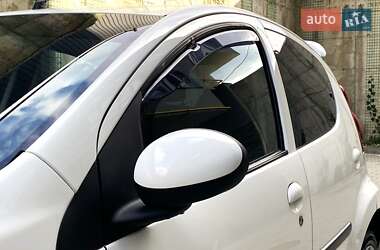 Хетчбек Peugeot 107 2013 в 