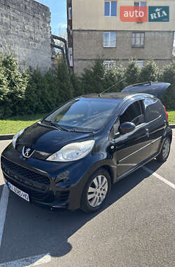 Хэтчбек Peugeot 107 2011 в 