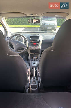 Хэтчбек Peugeot 107 2011 в 