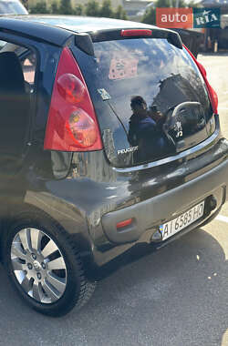 Хэтчбек Peugeot 107 2011 в 