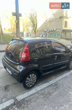 Хэтчбек Peugeot 107 2011 в 