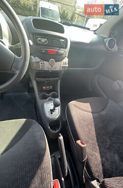 Хэтчбек Peugeot 107 2011 в 