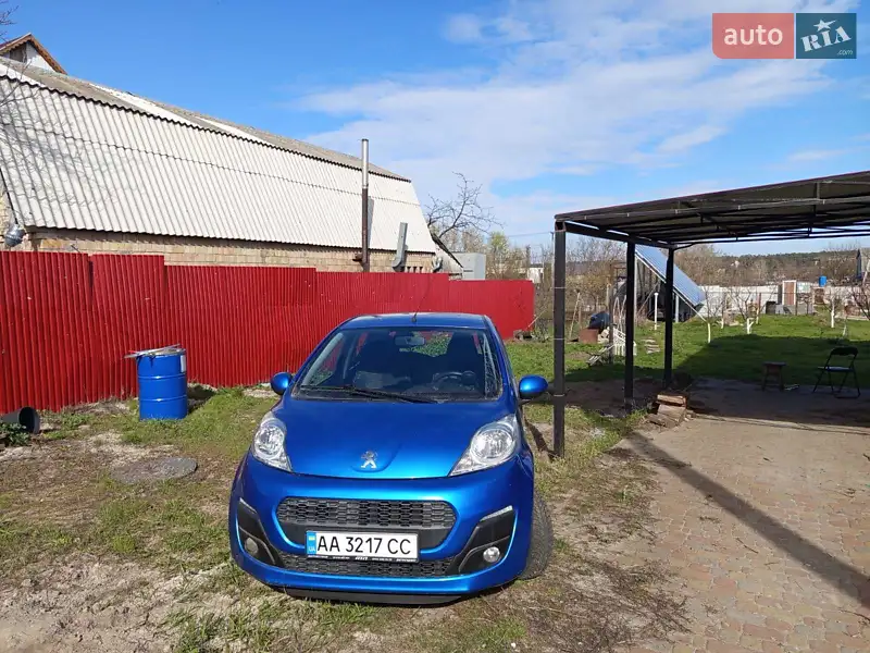 Хетчбек Peugeot 107 2012 в 