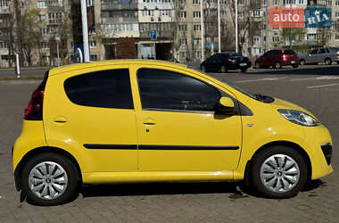 Хетчбек Peugeot 107 2012 в 