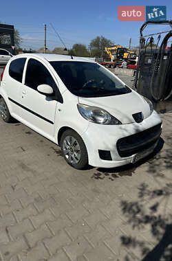 Хетчбек Peugeot 107 2011 в Новому Бузі