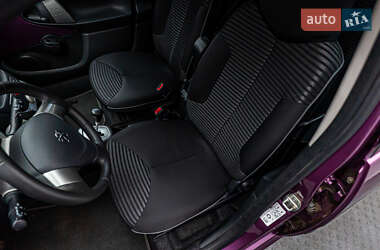 Хэтчбек Peugeot 107 2012 в 