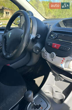 Хетчбек Peugeot 107 2010 в 