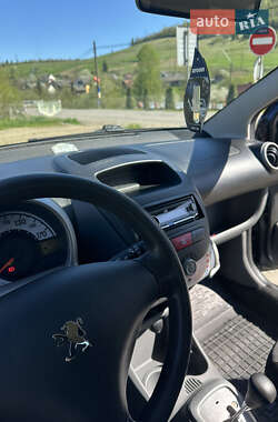 Хетчбек Peugeot 107 2010 в 
