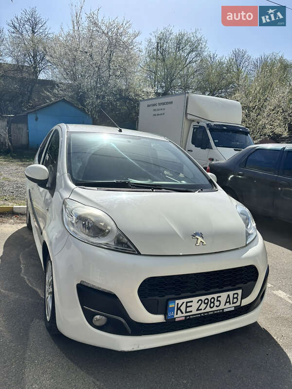 Хэтчбек Peugeot 107 2012 в Буче
