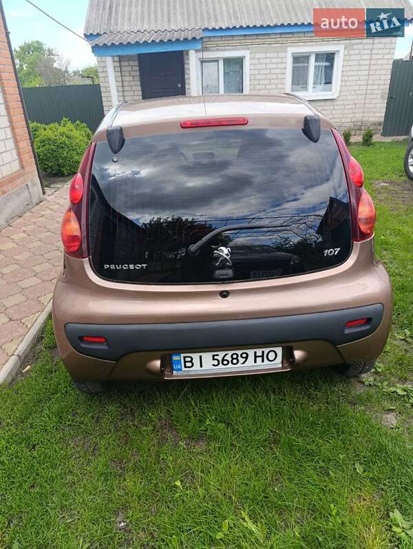 Хэтчбек Peugeot 107 2013 в Карловке