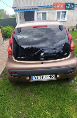 Хэтчбек Peugeot 107 2013 в 