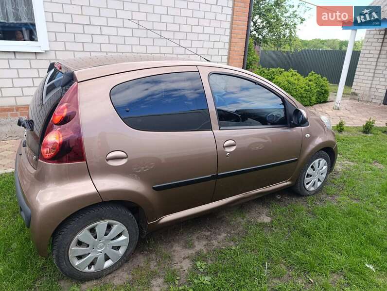 Хэтчбек Peugeot 107 2013 в Карловке
