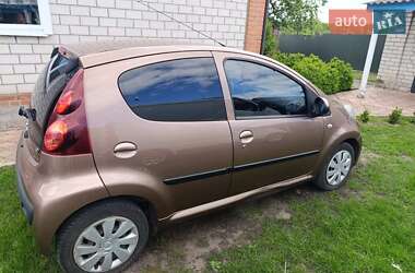 Хэтчбек Peugeot 107 2013 в 