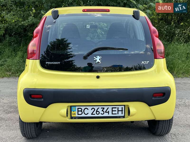 Хетчбек Peugeot 107 2011 в Дрогобичі