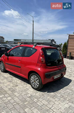 Хэтчбек Peugeot 107 2010 в 