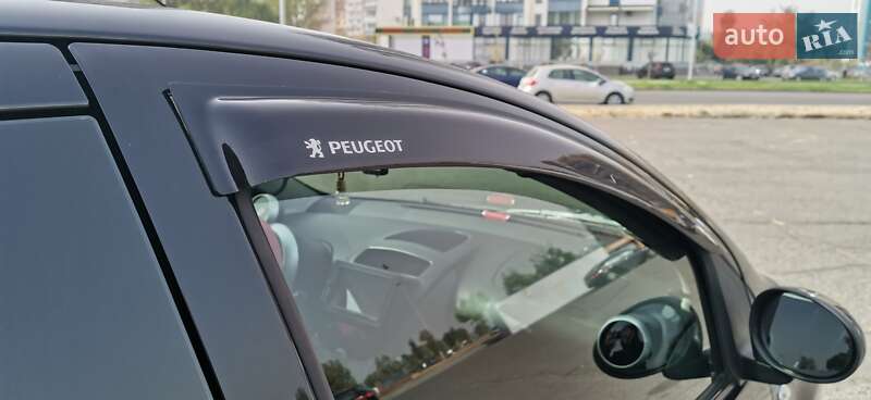 Хетчбек Peugeot 107 2011 в Черкасах