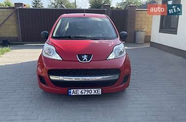 Хэтчбек Peugeot 107 2011 в 