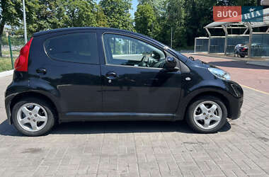 Хэтчбек Peugeot 107 2011 в 