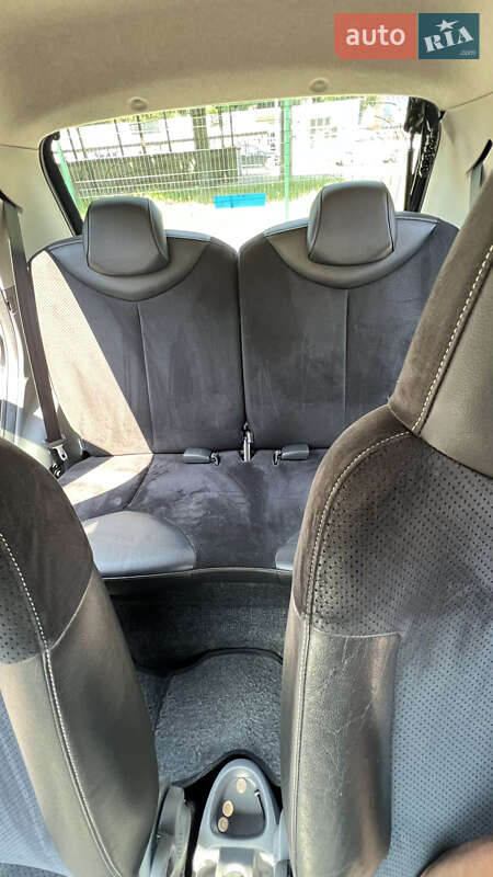 Хетчбек Peugeot 107 2011 в Києві