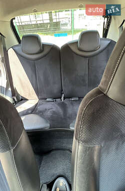 Хэтчбек Peugeot 107 2011 в 