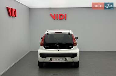 Хетчбек Peugeot 107 2011 в 