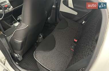Хетчбек Peugeot 107 2011 в 