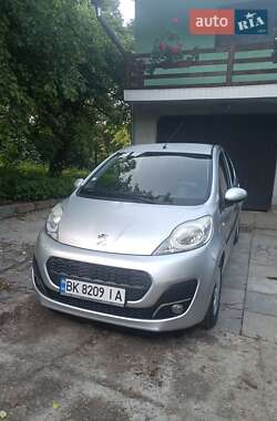 Хэтчбек Peugeot 107 2012 в Дубно