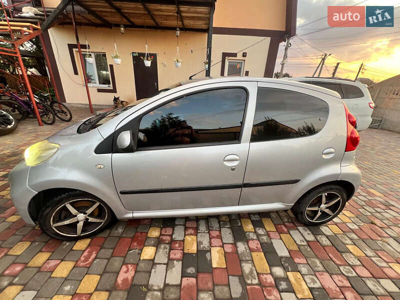 Хэтчбек Peugeot 107 2010 в Днепре