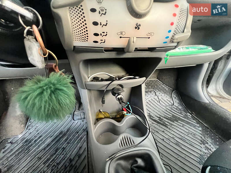 Хэтчбек Peugeot 107 2010 в Днепре