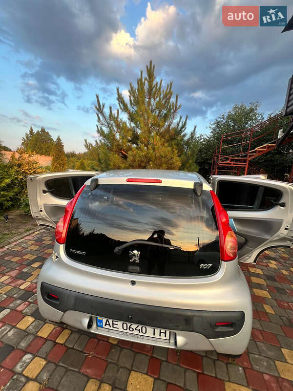Хэтчбек Peugeot 107 2010 в Днепре