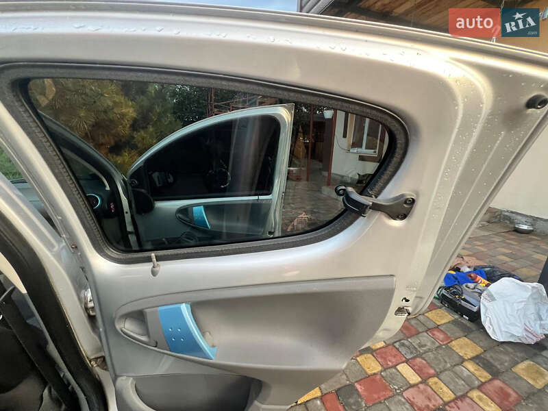 Хэтчбек Peugeot 107 2010 в Днепре