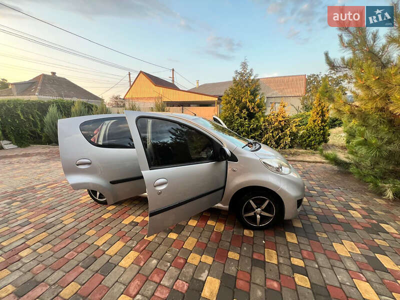 Хэтчбек Peugeot 107 2010 в Днепре