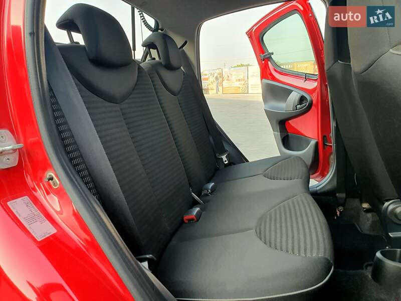 Хетчбек Peugeot 107 2013 в Попільні