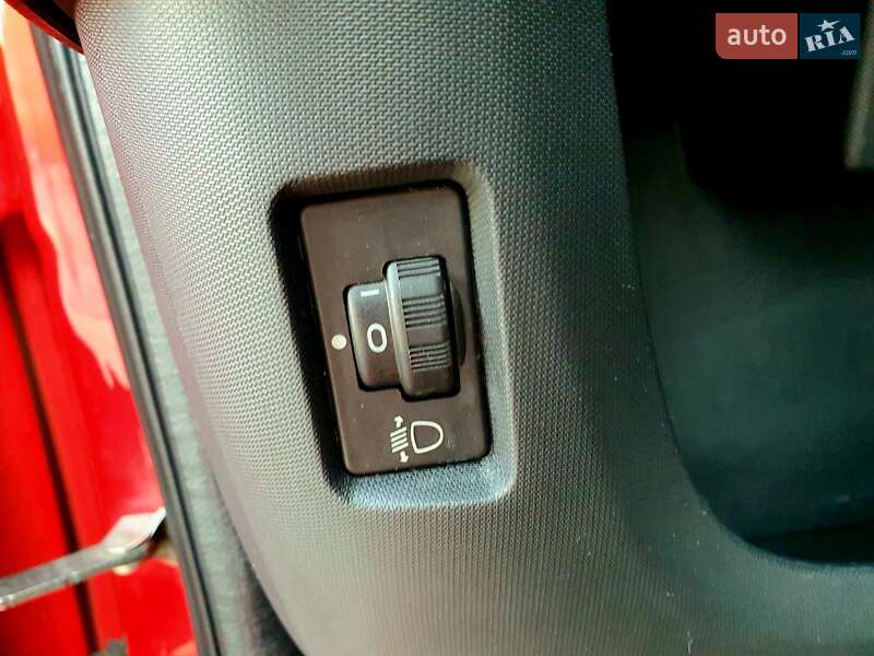 Хетчбек Peugeot 107 2013 в Попільні