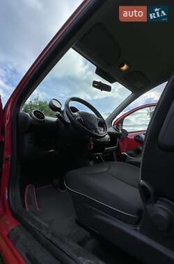 Хетчбек Peugeot 107 2012 в 