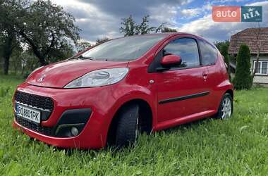 Хетчбек Peugeot 107 2012 в 