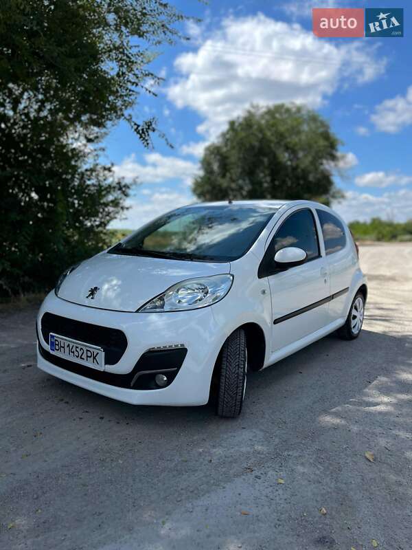Хетчбек Peugeot 107 2012 в Вільногірську