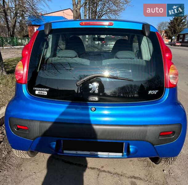 Хэтчбек Peugeot 107 2009 в Благовещенском