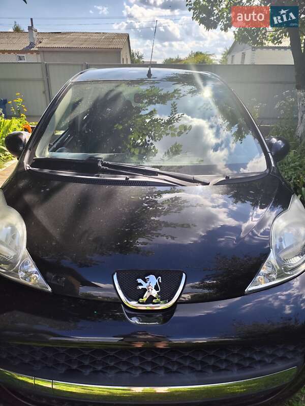 Хэтчбек Peugeot 107 2012 в Макарове