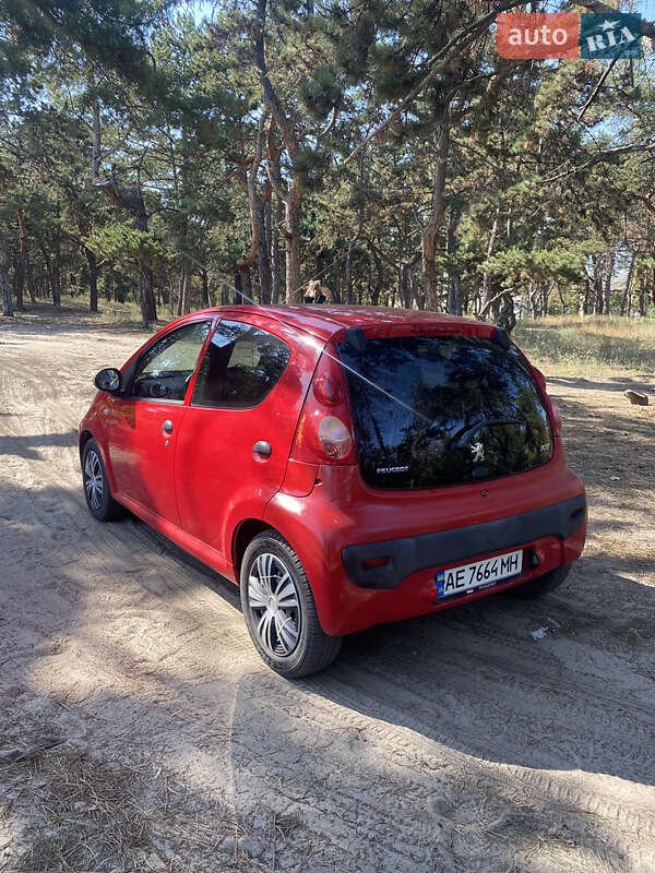 Хетчбек Peugeot 107 2008 в Дніпрі