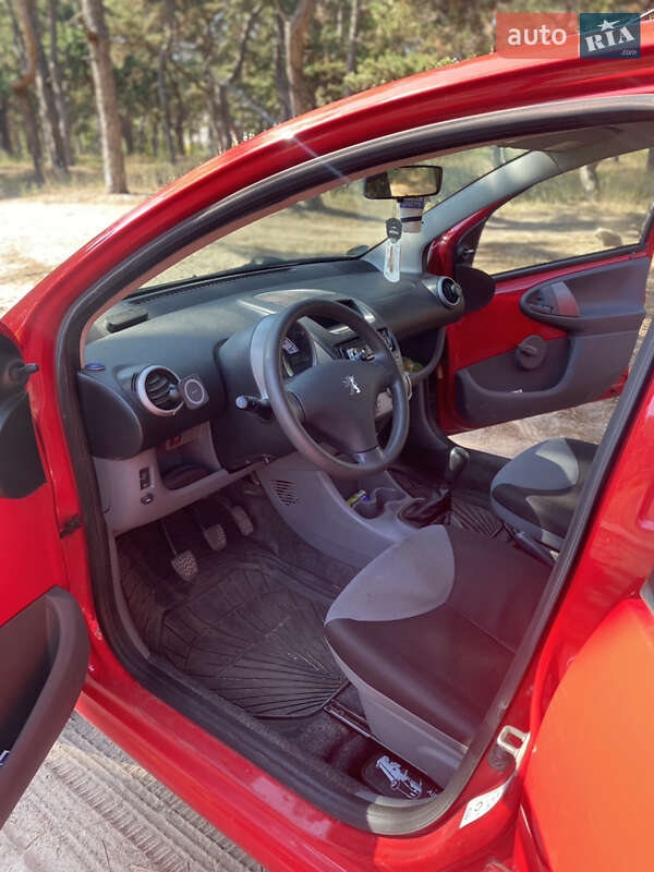 Хетчбек Peugeot 107 2008 в Дніпрі