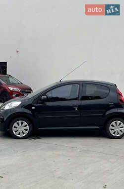 Хетчбек Peugeot 107 2014 в 
