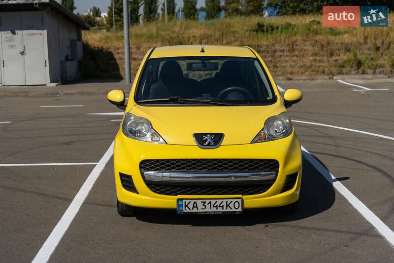 Хетчбек Peugeot 107 2010 в Києві